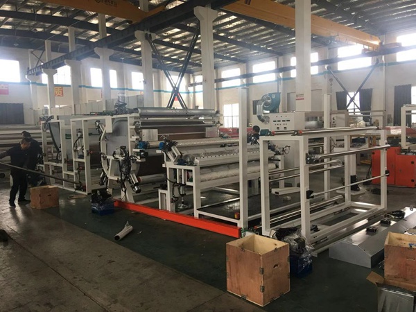 雞皮絨布面料油膠復(fù)合機(jī) 雞皮絨布面料油膠復(fù)合機(jī)